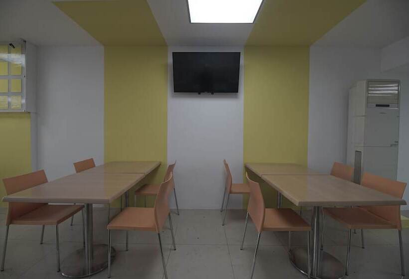 ホテル Reddoorz Plus @ Catania Lrt Cinde Palembang