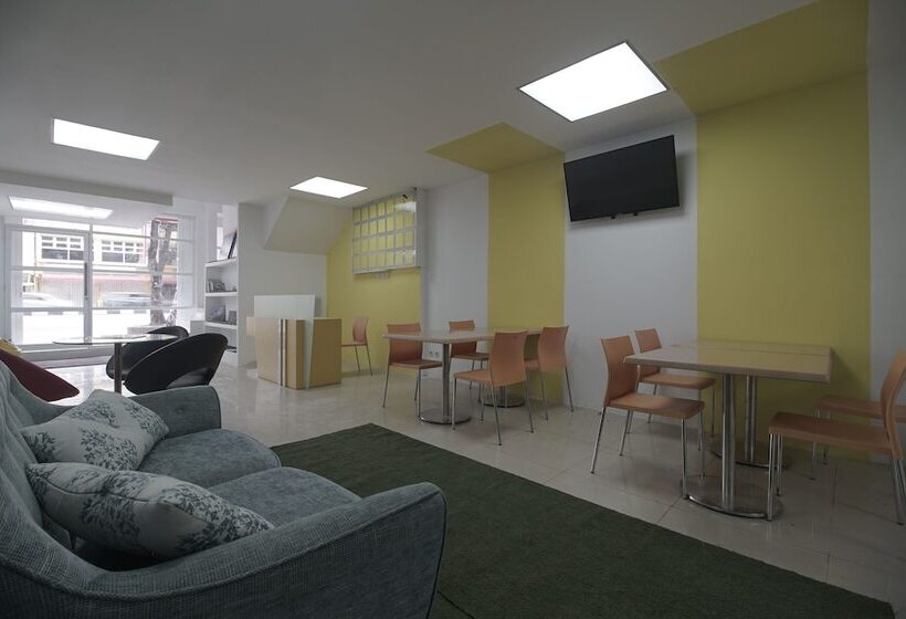 ホテル Reddoorz Plus @ Catania Lrt Cinde Palembang