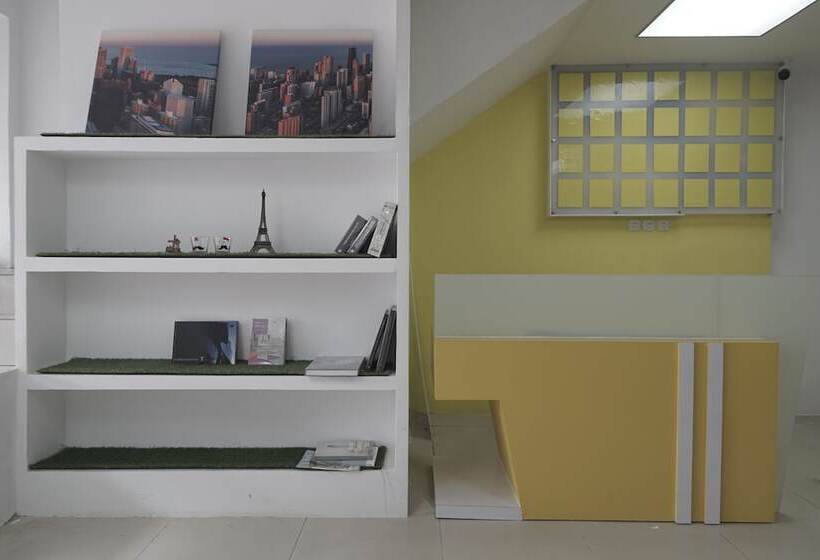 ホテル Reddoorz Plus @ Catania Lrt Cinde Palembang