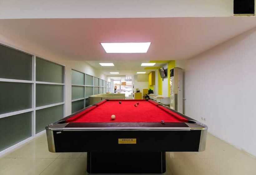 ホテル Reddoorz Plus @ Catania Lrt Cinde Palembang