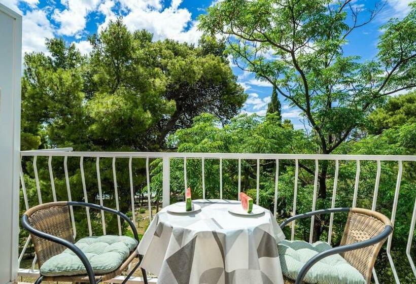 膳宿费 Apartment & Rooms Papa