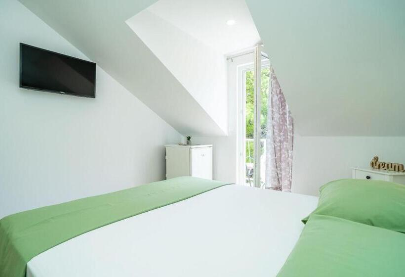 膳宿费 Apartment & Rooms Papa