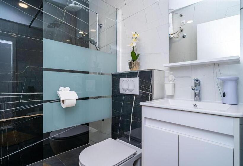 膳宿费 Apartment & Rooms Papa