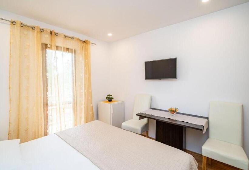 膳宿费 Apartment & Rooms Papa