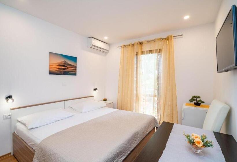 膳宿费 Apartment & Rooms Papa