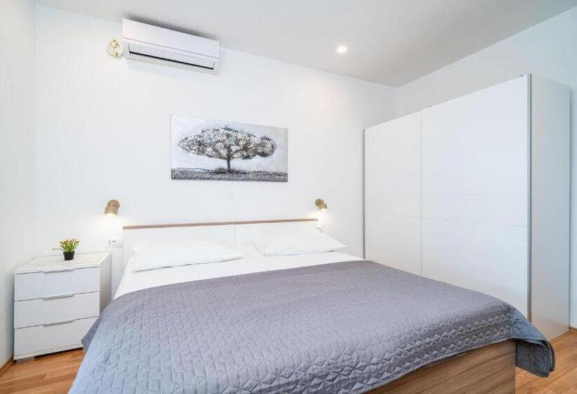 膳宿费 Apartment & Rooms Papa