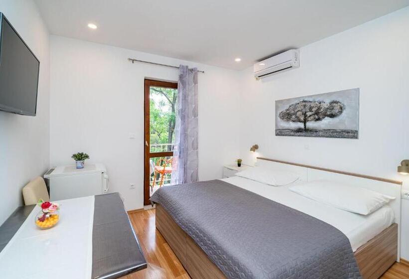 膳宿费 Apartment & Rooms Papa