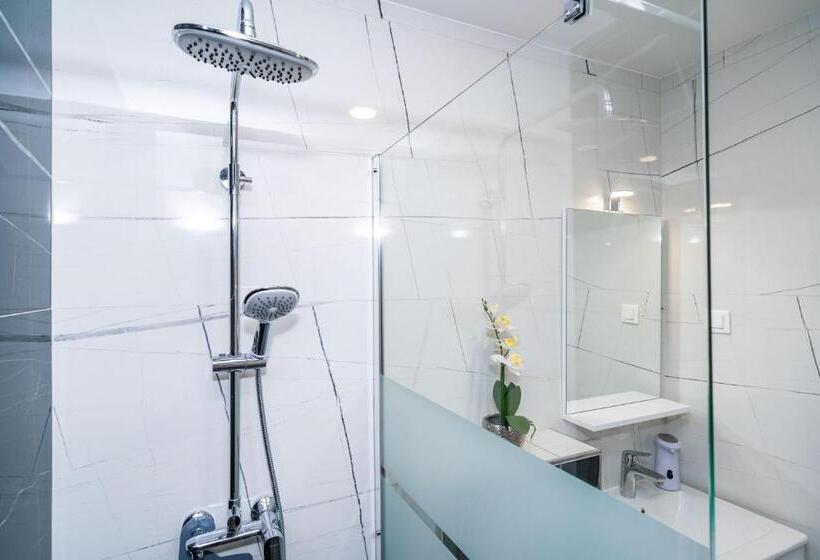 膳宿费 Apartment & Rooms Papa