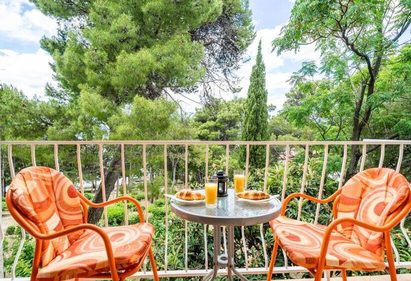 膳宿费 Apartment & Rooms Papa