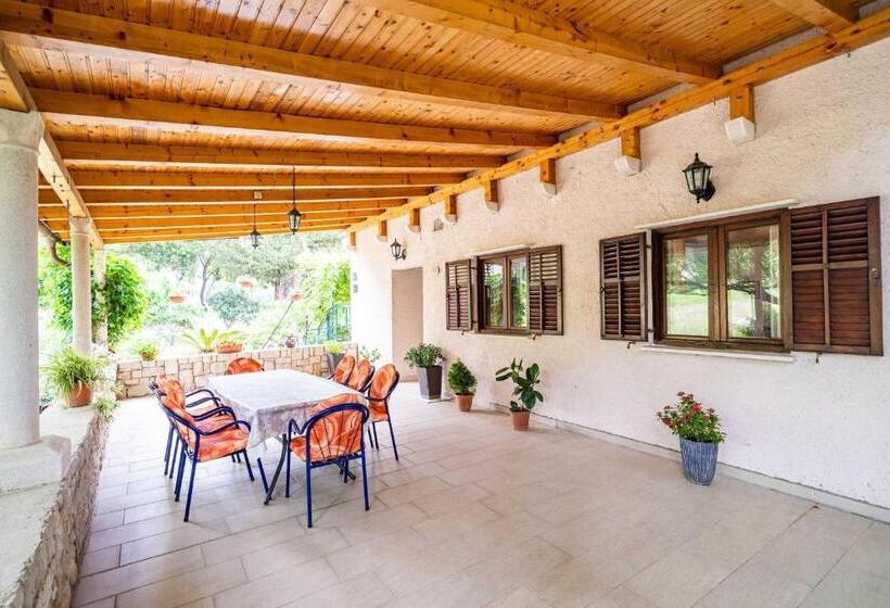 膳宿费 Apartment & Rooms Papa