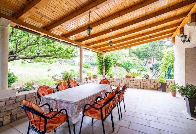 膳宿费 Apartment & Rooms Papa