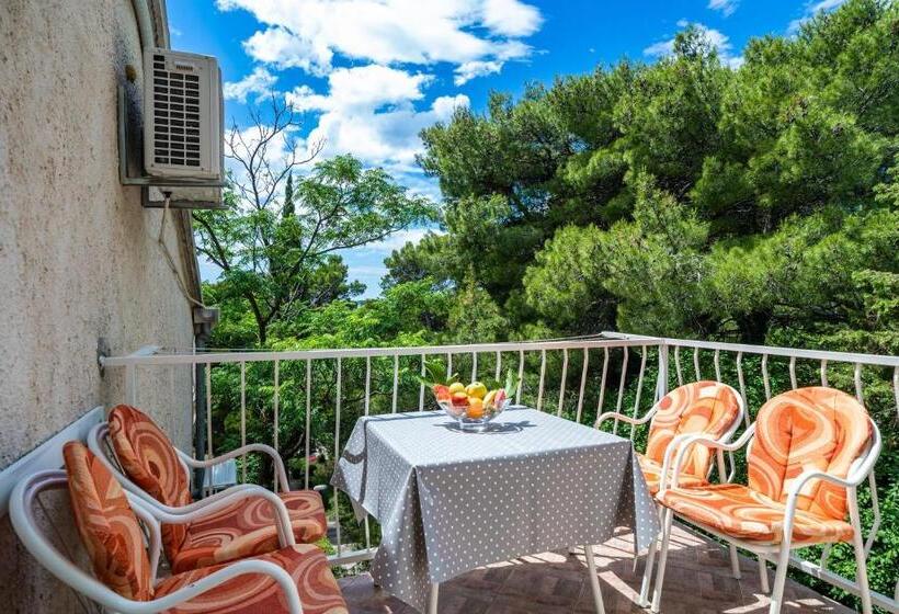 膳宿费 Apartment & Rooms Papa