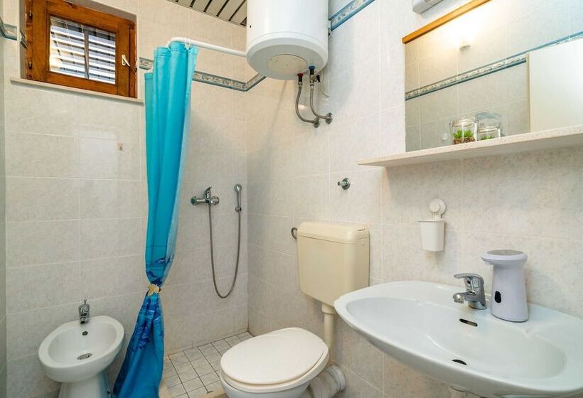 膳宿费 Apartment & Rooms Papa