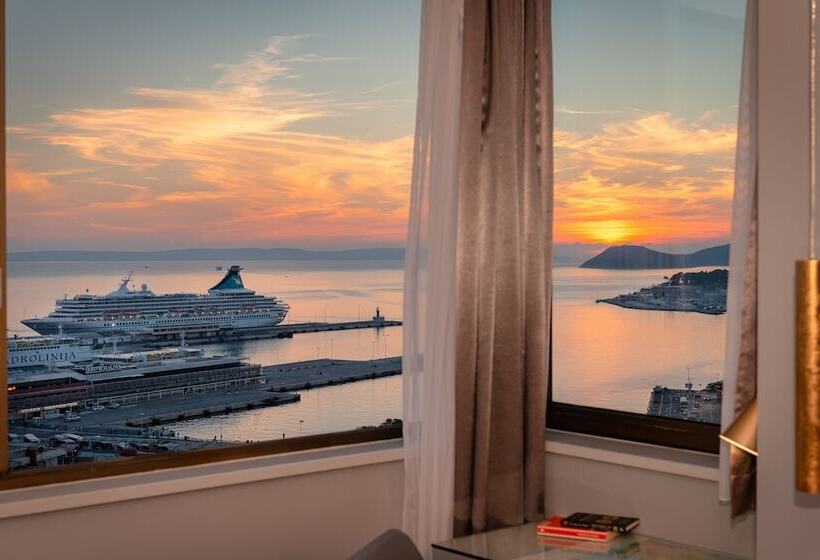 پانسیون Royal Suitessky