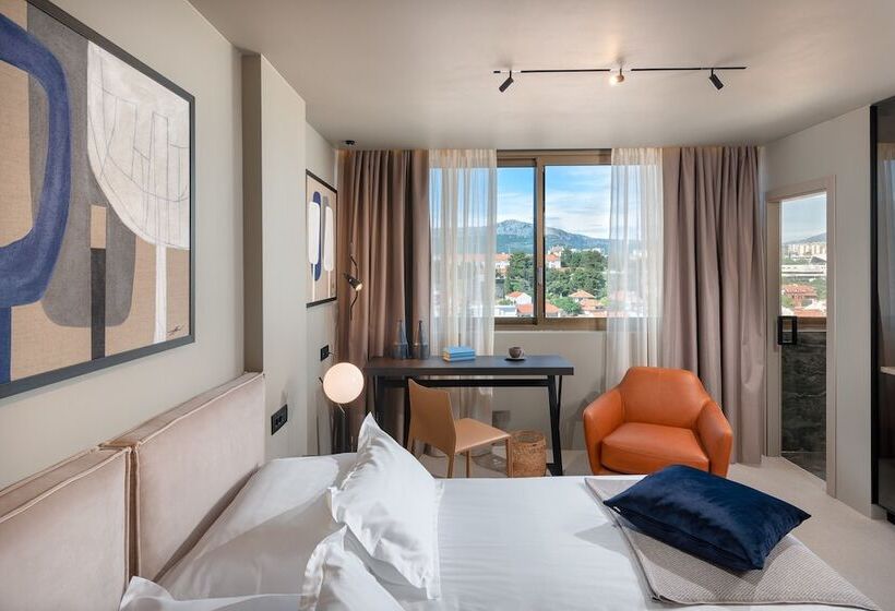 پانسیون Royal Suitessky