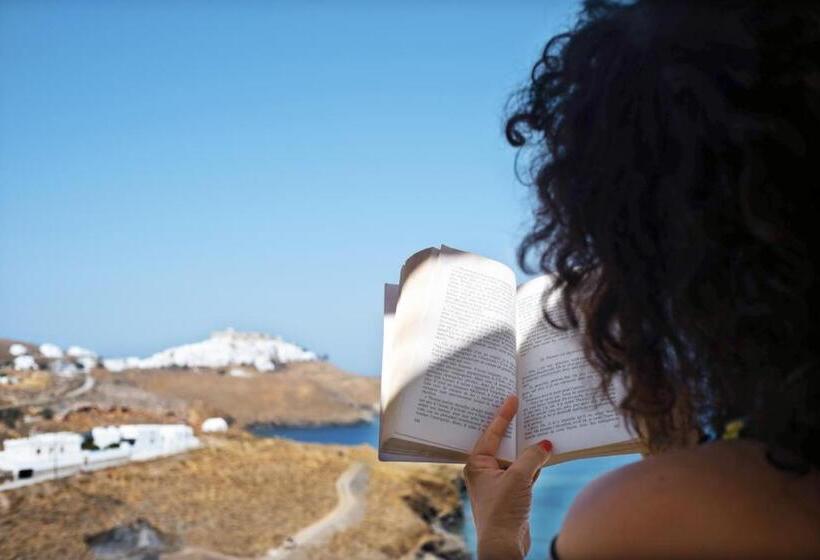 Aelia Apartments & Suites