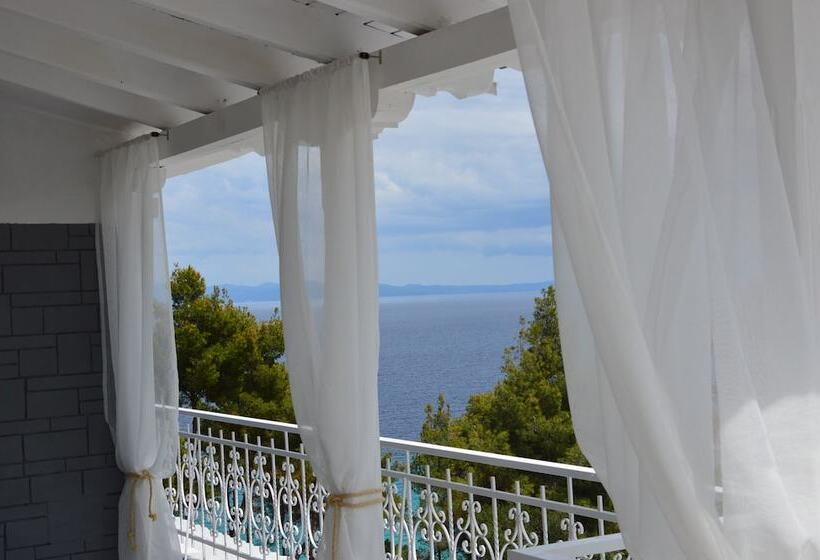 Aelia Sea View Studios