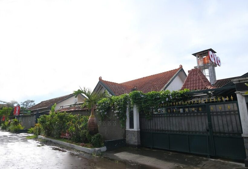 הוסטל Griya Cemara Homestay By Oyo Rooms