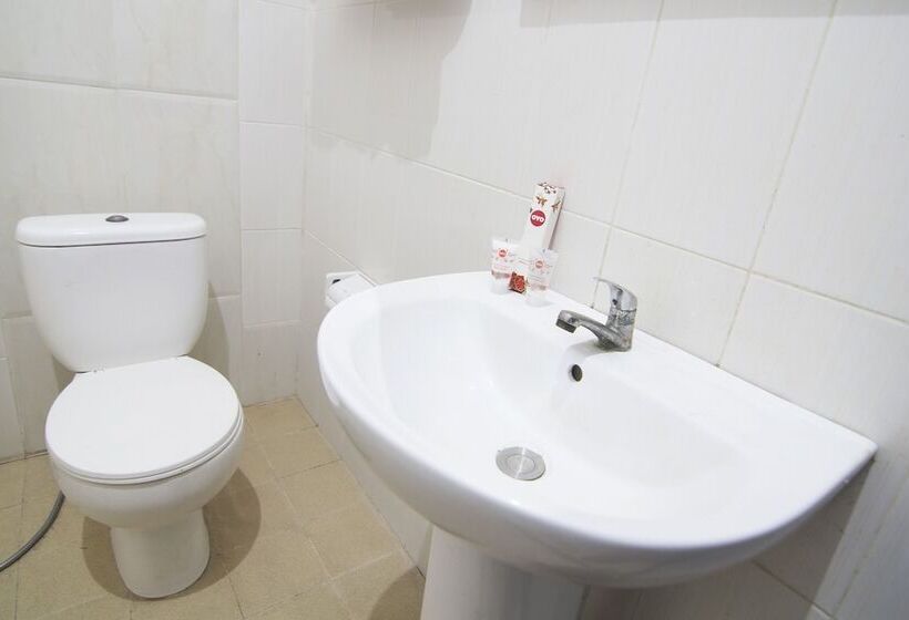 הוסטל Griya Cemara Homestay By Oyo Rooms