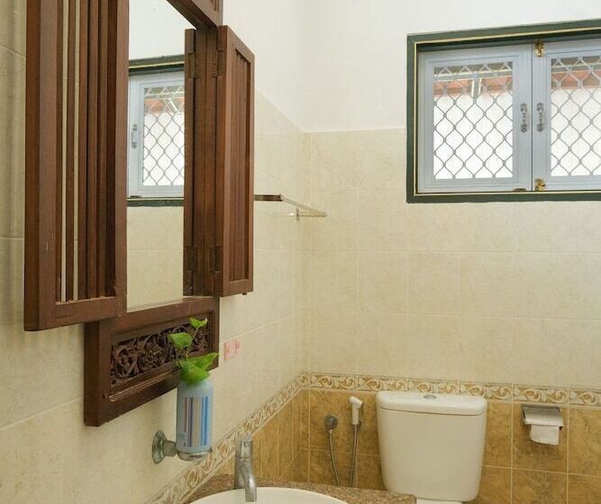 הוסטל Griya Cemara Homestay By Oyo Rooms