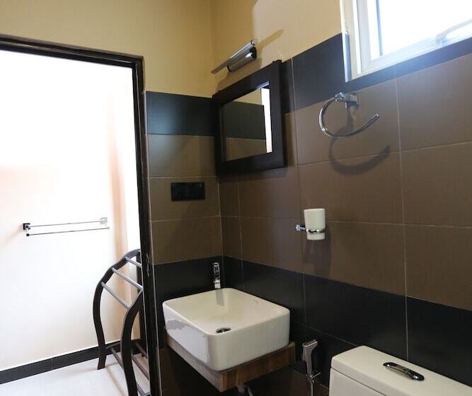 צימר Edwin S Airport Garden