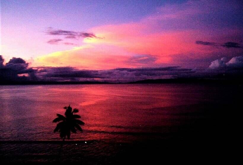 تختخواب و صبحانه Makaira Resort