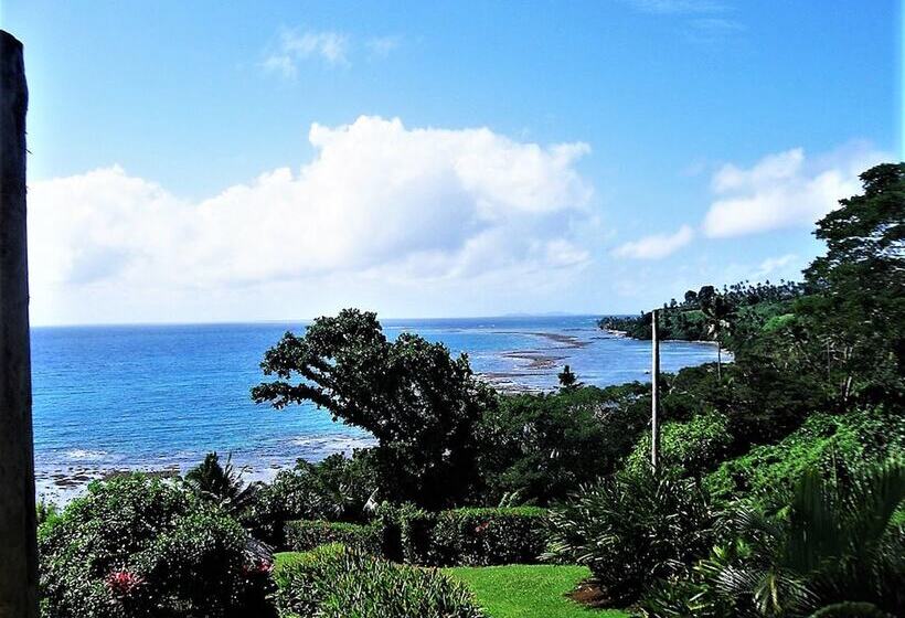 تختخواب و صبحانه Makaira Resort