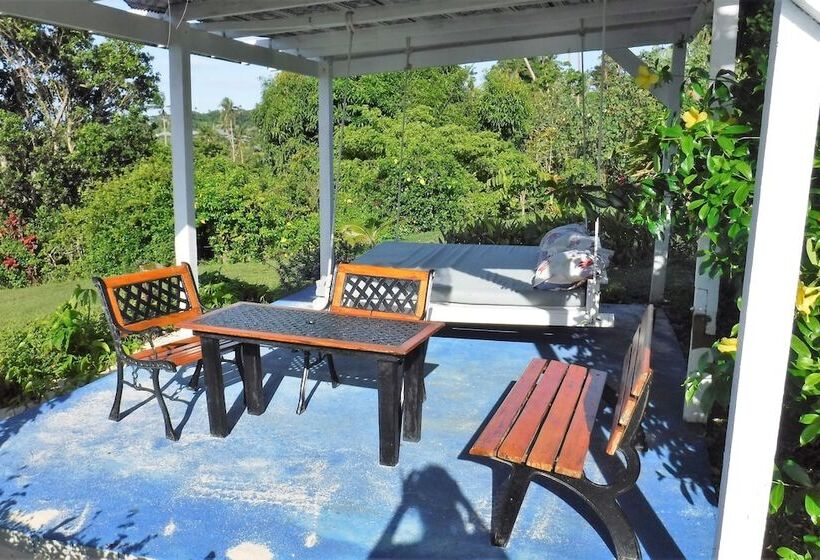 تختخواب و صبحانه Makaira Resort