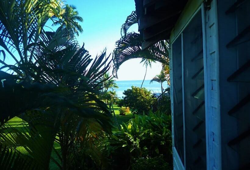 تختخواب و صبحانه Makaira Resort