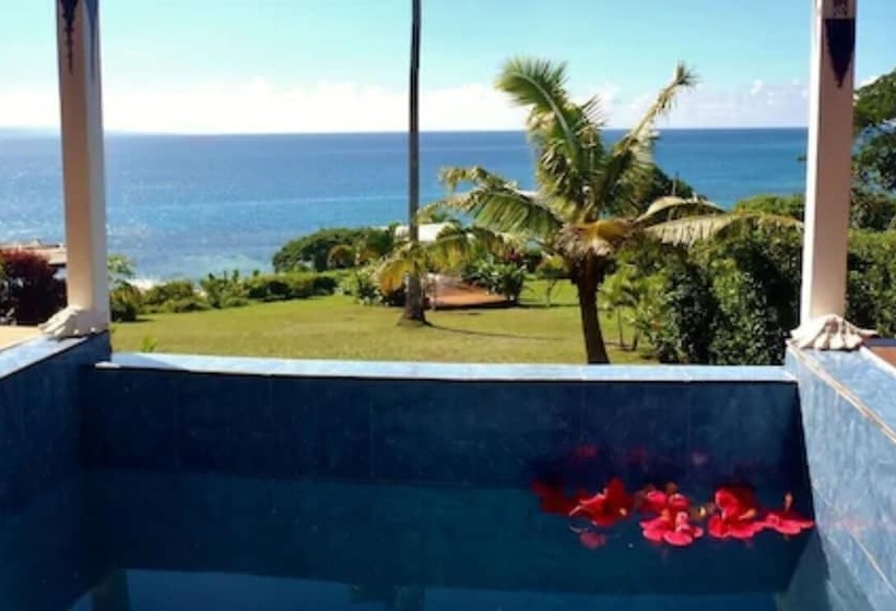 تختخواب و صبحانه Makaira Resort