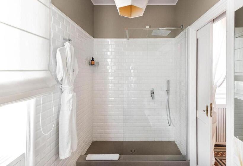 צימר Seven Rooms Villadorata