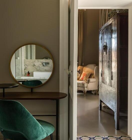 צימר Seven Rooms Villadorata