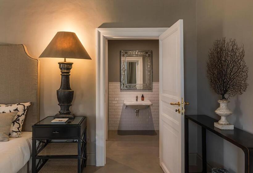 צימר Seven Rooms Villadorata