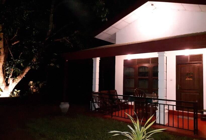 Bed and Breakfast Sigiri Hibiscus Villa