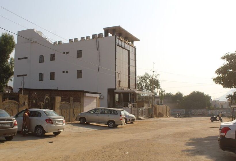 هتل Bajaj Lake Palace