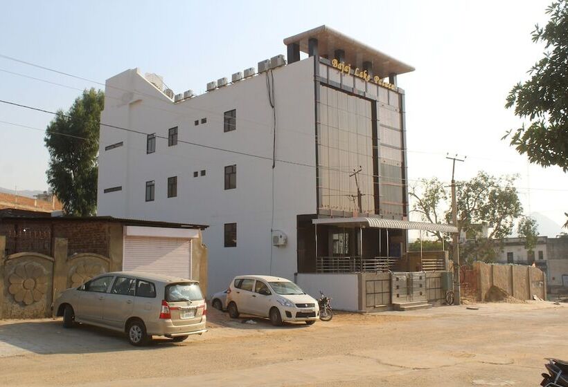 هتل Bajaj Lake Palace