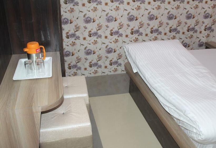 هتل Bajaj Lake Palace