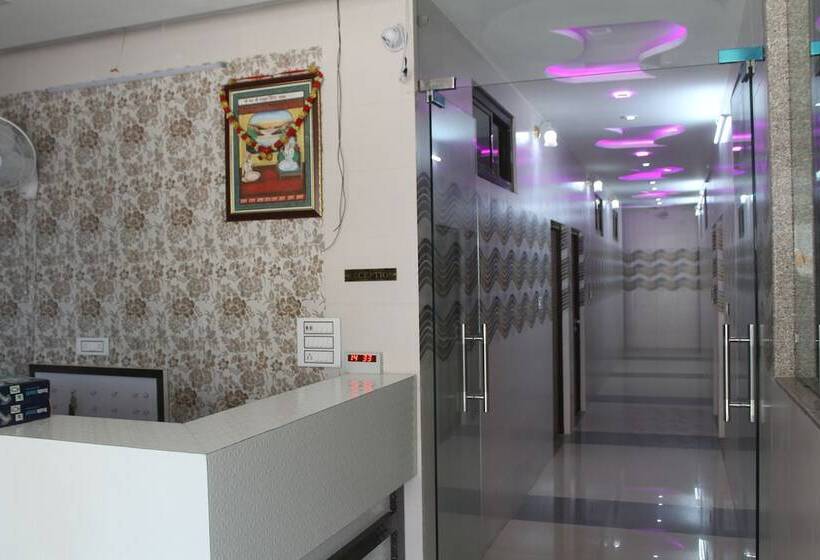 هتل Bajaj Lake Palace