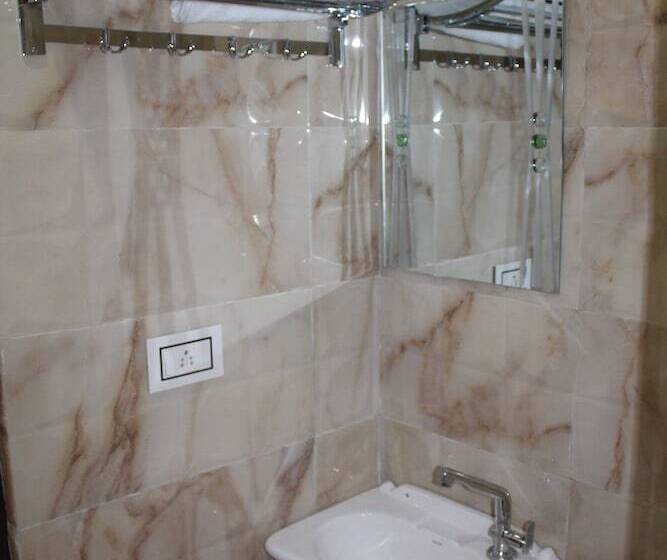 هتل Bajaj Lake Palace