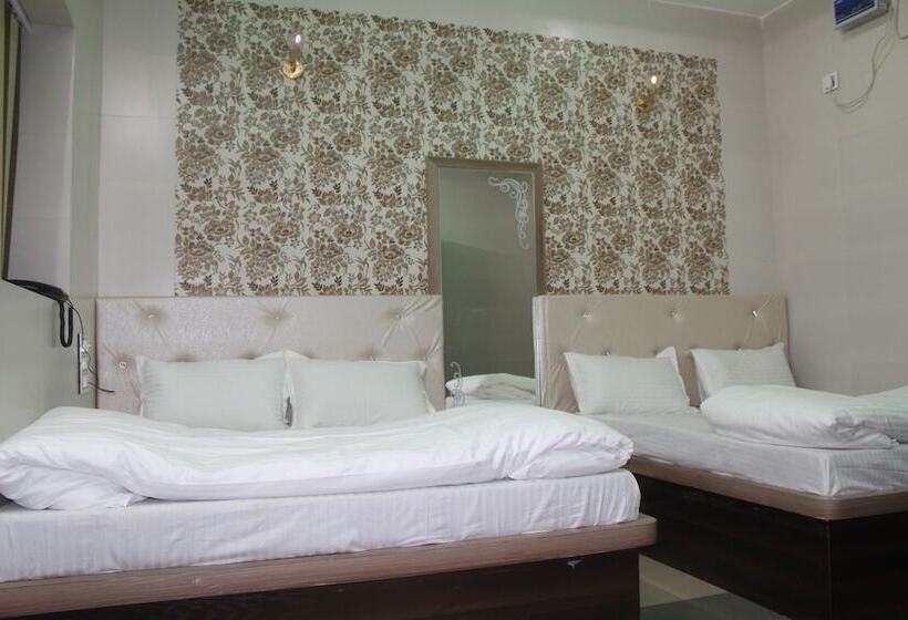 هتل Bajaj Lake Palace