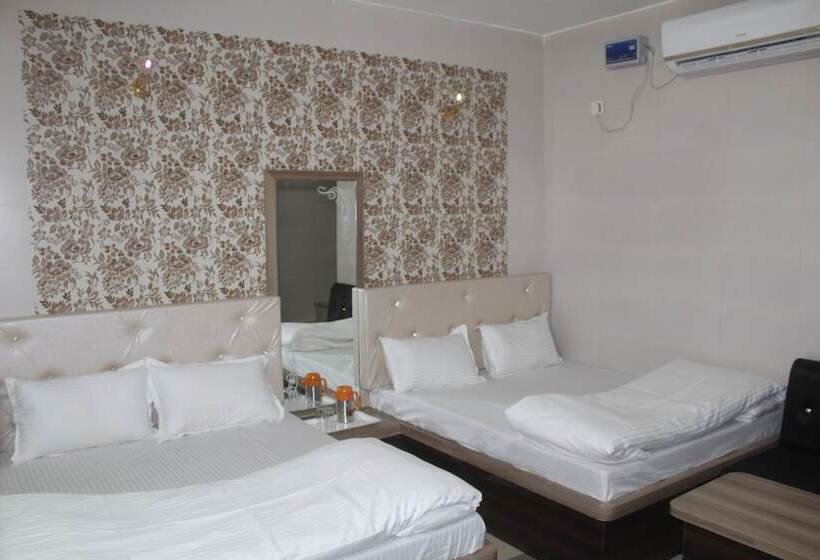 هتل Bajaj Lake Palace