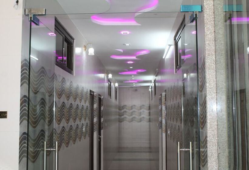 هتل Bajaj Lake Palace