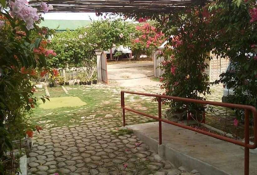 هتل Bougainvillea Paradise Campground