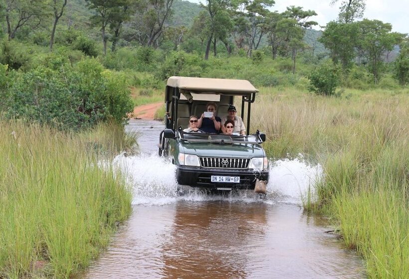 ホテル Inzalo Safari Lodge