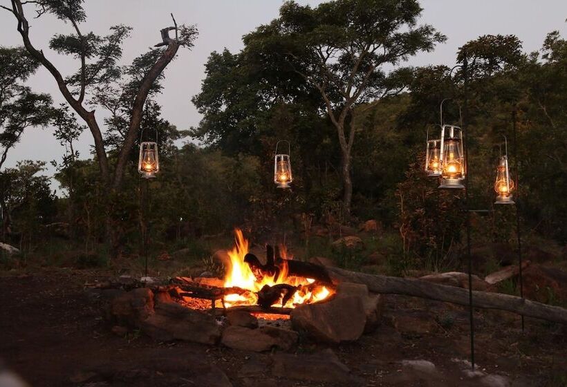 ホテル Inzalo Safari Lodge