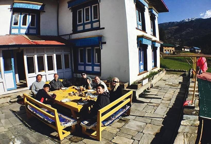 בית מלון כפרי Kyirmu Lodge Phaplu