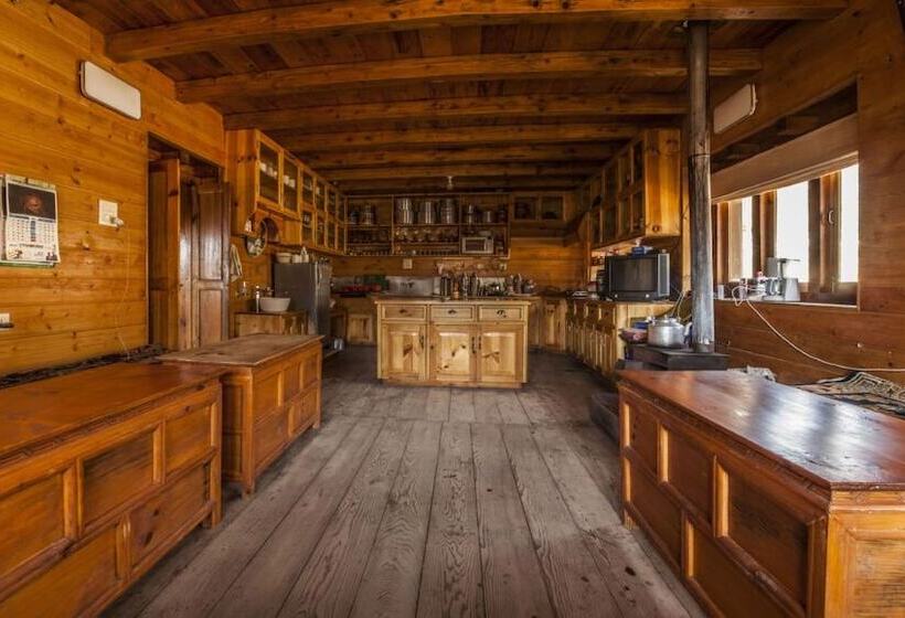 בית מלון כפרי Kyirmu Lodge Phaplu