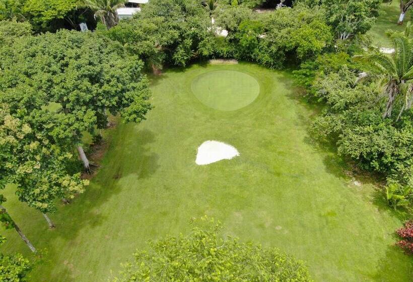 فندق Roaring River Golf & Accommodations