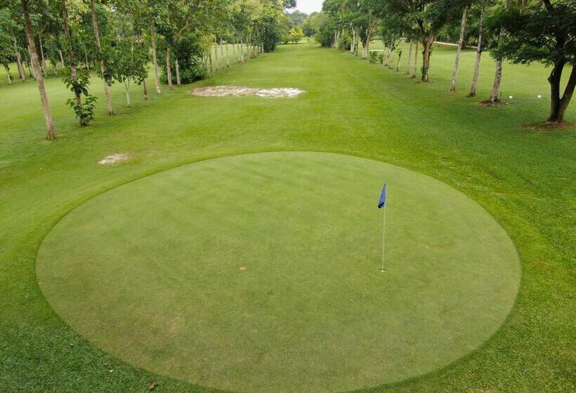 فندق Roaring River Golf & Accommodations