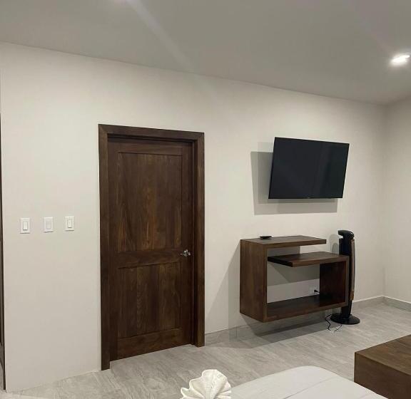 فندق Roaring River Golf & Accommodations